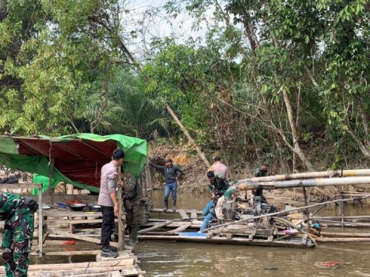 Sukses! Satgas Pamtas Yonarmed 10/Bradjamusti Menegakkan Ketertiban dengan Menyikapi Kegiatan Pertambangan Emas Ilegal