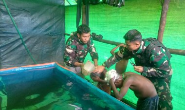 Satgas Mobile Raider 300 Mengajarkan Kebiasaan Mandi Sehari Sekali