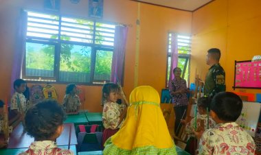 Tanamkan Bakat Seni Sejak Dini Satgas Yonif Pos Kotis Mengajar Dasar Seni Alat Musik Angklung Di TK Pir IV Papua