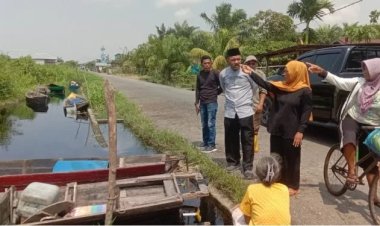 Satgas DLH Rohil Keruk Sejumlah Parit Untuk Atasi Banjir