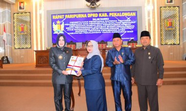 Bupati Pekalongan Hadiri Paripurna Persetujuan Raperda Pencegahan daN Peningkatan Kualitas Perumahan Kumuh dan Permukiman Kumuh