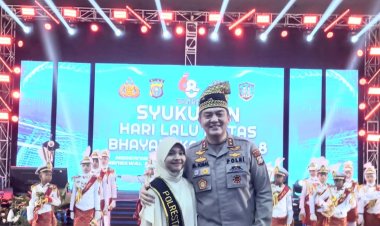 Wakili Satlantas Polresta Pekanbaru, 2 Pelajar Ini Meraih Juara Lomba Puisi
