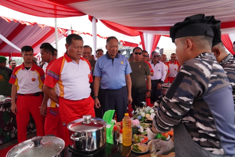 Peduli Rakyat, TNI Gelar Bakti Kesehatan dan Panggung Hiburan