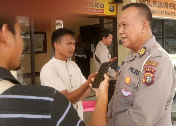 H PAKPAHAN KASAT LANTAS POLRES ROHIL RAZIA PENGENDARA YANG TIDAK MENGGUNAKAN HELM