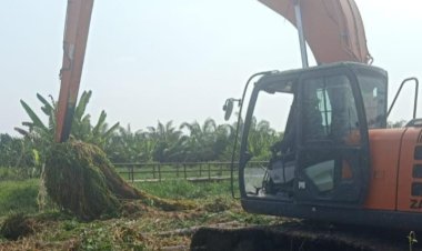 PT. Jatim Jaya Perkasa Bantu Normalisasi di Desa Pedamaran Kecamatan Pekaitan