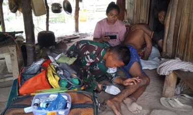 Sigap Dalam Penanganan Medis, Pos Oepoli Sungai Satgas Yonkav 6/Naga Karimata Bantu Warga Yang Mengalami Kecelakaan Kerja