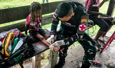Beri Pelayanan Kesehatan, Satgas Yonif 122/TS Beri Blusukan di Perbatasan RI-PNG