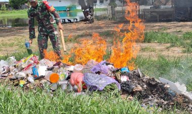 Koramil 1012 - 01/Karau kuala Laksanakan Karya Bhakti Bersih-Bersih Pasar