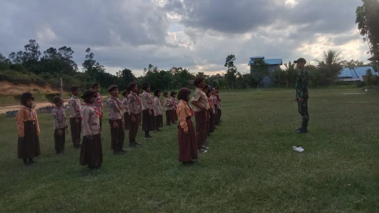 Masyarakat Perbatasan, Satgas Pamtas RI–Mly Yonarmed 16/TK mengajarkan Pramuka diperbatasan