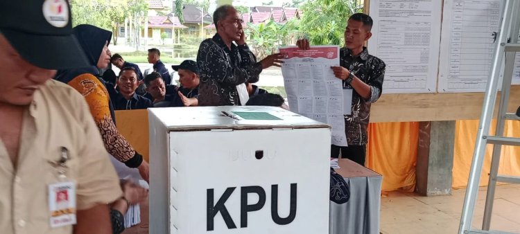 KPU Rohil Gelar Simulasi Pemungutan Dan Penghitungan Suara Di TPS   