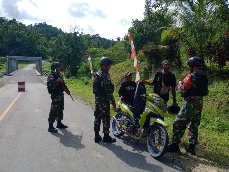 Tingkatkan Stabilitas Keamanan Satgas Yonif 122/TS Gelar Pemeriksaan di Sepanjang Jalan Trans Jayapura-Wamena