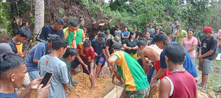 Wujud Ikatan Batin, Satgas Yonarmed 10/Bradjamusti Bantu Prosesi Pemakaman Warga Perbatasan