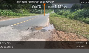 Waduh,,Kok Ada Pak Ogah di Tengah Jalan,Pekerjaan Proyek APBN Preservasi Jalan Tayan Aut Kuning