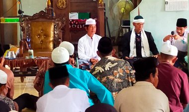 Dr. H. Ali Azhar, S. Sos., MH, Memberikan Tausiah tentang Hikmah Isra' Mi'raj Nabi Muhammad SAW 1445 H di Masjid Jami' Attaqwa, Dusun Kampung Baru