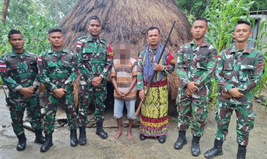 "Pos Aplal Satgas Yonkav 6/Naga Karimata Berhasil Amankan Senjata Dalam Prosesi Adat, Dipercaya Masyarakat"