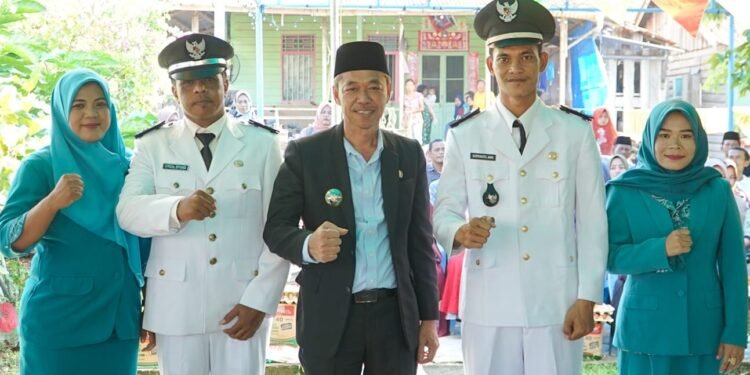 Bupati Rohil Lantik Pjs Penghulu Pulau Halang Muka dan Pjs Penghulu Pulau Halang Hulu