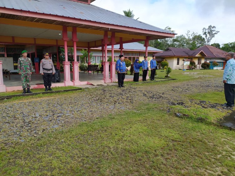 Anggota Koramil Toba Hadiri Apel Dalam Rangka Hari Kesadaran Nasional Tahun 2024 Tingkat Kecamatan Toba