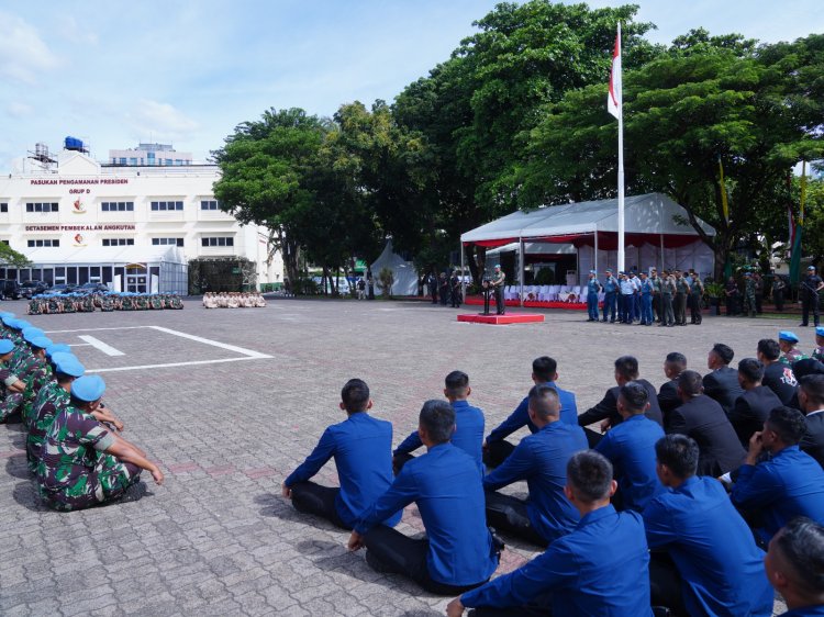 Panglima TNI Memeriksa Kesiapan Pasukan Pengamanan Presiden (Paspampres).