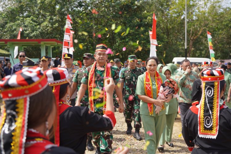 Pangdam Tanjungpura Menemani Kunjungan Kerja Kasad ke Wilayah Perbatasan