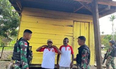 Wujud Cinta Masyarakat, Satgas Yonif 122 / TS, Laksanakan Anjangsana Serta Bagikan Baju