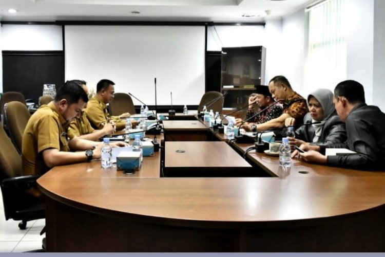 Komisi IV DPRD Melakukan Hearing dengan Balitbang untuk Membahas Rancangan Anggaran Pendapatan dan Belanja Daerah (R-APBD) 2024