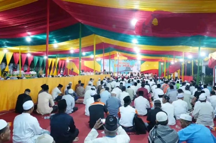 Jamaah Memadati Halaman Kediaman Pj. Bupati Herman dalam Peringatan Isra Mi'raj Nabi Muhammad SAW 1445 H