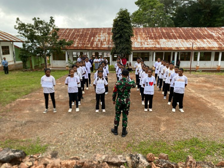 Satgas Yonkav 6/Naga Karimata Mengajarkan PBB dalam MPLS di SMK Pertanian Suanae: Meningkatkan Keterampilan Siswa