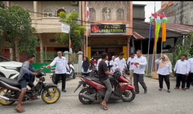 BUMD PT. SPRH Perseroda Bagikan Bendera Merah Putih Sambut HUT RI ke-79