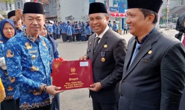 Bupati Rohil Pimpin Upacara 17 Hari Kerja, Ingatkan OPD untuk Berikan Pelayanan Terbaik kepada Masyarakat