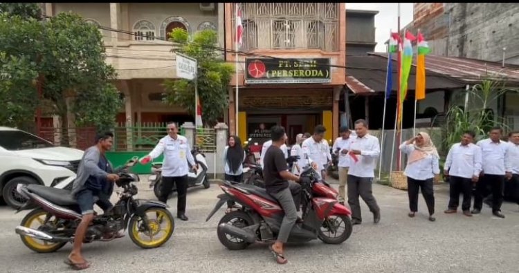 BUMD PT. SPRH Perseroda Bagikan Bendera Merah Putih Sambut HUT RI ke-79