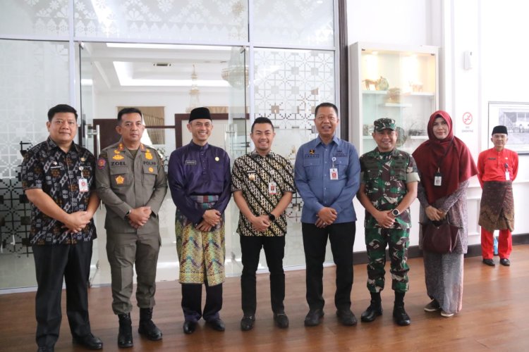 Pj Walikota Pekanbaru Sambut Kedatangan Pj Gubernur Riau Rahman Hadi di Bandara SSK II