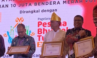 Kota Pekanbaru Kembali Raih Penghargaan 10 Juta Bendera dari Menteri Dalam Negeri RI