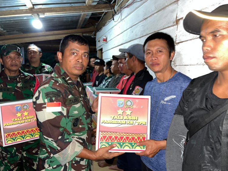 Kasdam Tanjungpura Pimpin Etape Ketiga Jelajah Perbatasan RI-Malaysia, Bagikan Sembako dan Kukuhkan Radar Anti Narkoba