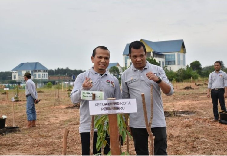 Ketua DPRD Pekanbaru Ikut Penanaman Bibit Pohon pada Raker Komwil 1 APEKSI 2024
