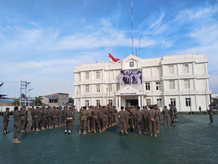 Pj Gubernur Sumut Agus Fatoni Pimpin Penertiban Baliho dan Spanduk Tak Berizin di Medan