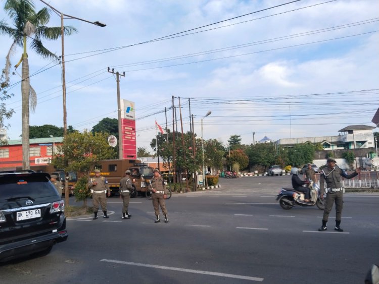Pj Gubernur Sumut Agus Fatoni Pimpin Penertiban Baliho dan Spanduk Tak Berizin di Medan