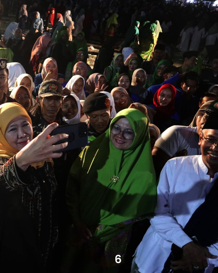 Senator Sawitri SE M.Sos Hadiri Khotmil Qur'an dan Gebyar Sholawat Bersama 29 Ribu Jamaah di Siak