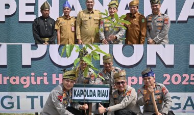 Kapolda Riau Ajak Warga Inhu Lestarikan Lingkungan Lewat Simbol Tanam Pohon