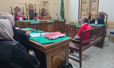 Sidang Dugaan Dosen Bunuh Suami, Terdakwa Ngotot Korban Tewas karena Lakalantas