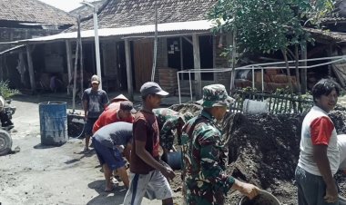 Babinsa Bangun Jalan Desa di Sragen