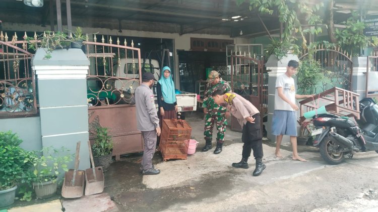 Babinsa Joyotakan Jalin Komsos Dekatkan TNI dengan Warga