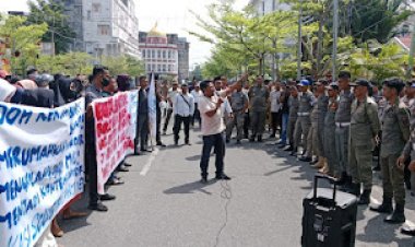 Demo Mahasiswa Tuntut Gaji Honorer Rokan Hilir Dibayar