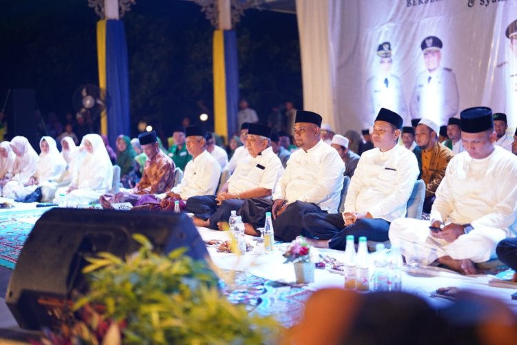 Afni Z, Santri Pertama Jadi Bupati Siak