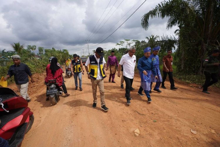 Gubernur Riau Tinjau Jalan Strategis Tembilahan–Sungai Empat