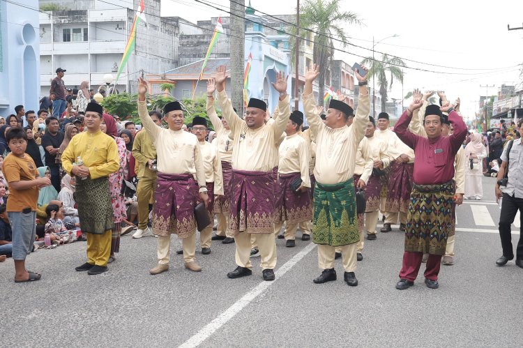Siak Tampilkan Warisan Islam di Pawai MTQ Riau 2025