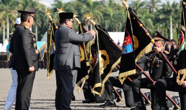 Presiden Anugerahkan Nugraha Sakanti ke Divisi Humas Polri dan Satker Unggulan