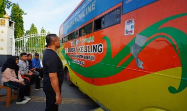 Gubernur Riau Tinjau Samsat Keliling saat CFD di Pekanbaru