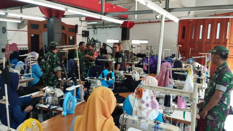 Danramil Gesi Dukung UMKM Konveksi Sragen Tumbuh dan Go Digital