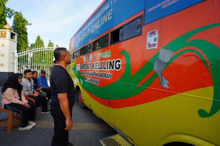 Gubernur Riau Tinjau Samsat Keliling saat CFD di Pekanbaru