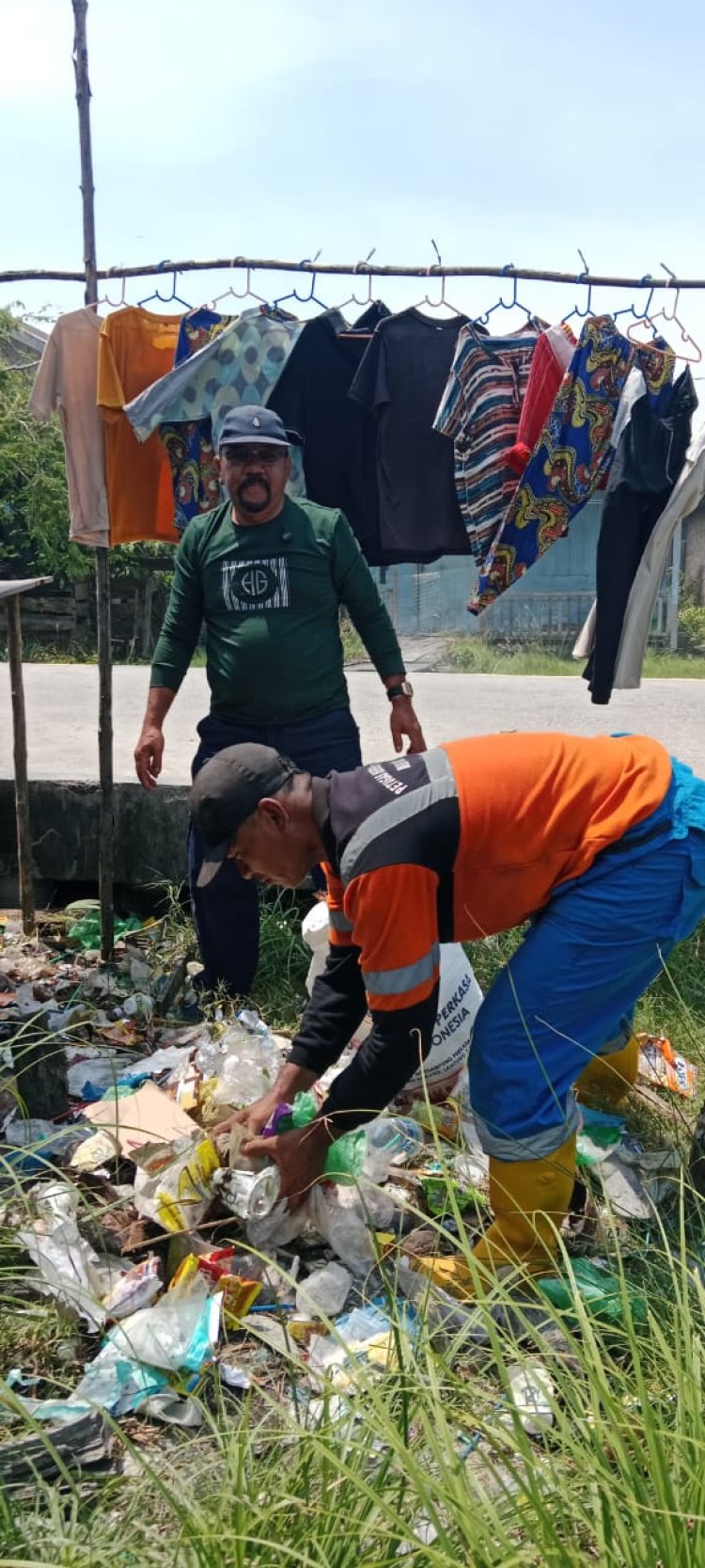 Suwandi Gerak Cepat Bersihkan Sampah dan Drainase di Sinaboi